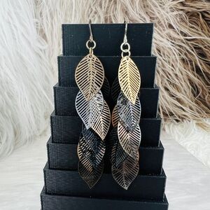 Beautiful lightweight multitone leaf dangle pierced earrings